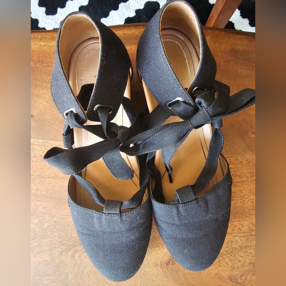 Vionic Black Wedges with Ribbon Detail